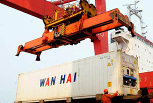 4月份我国进出口同比增长2.7%