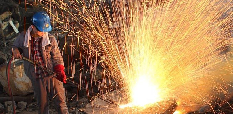 众多疑问待破解 “踩雷”基金如何抉择？