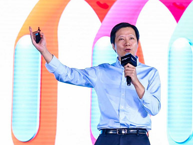 雷军发表主题演讲