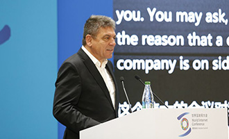 拜腾首席执行官兼联合创始人毕福康发表演讲