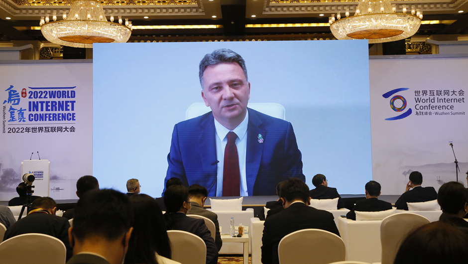 塞尔维亚信息和电信部长米哈伊洛·约万诺维奇致辞