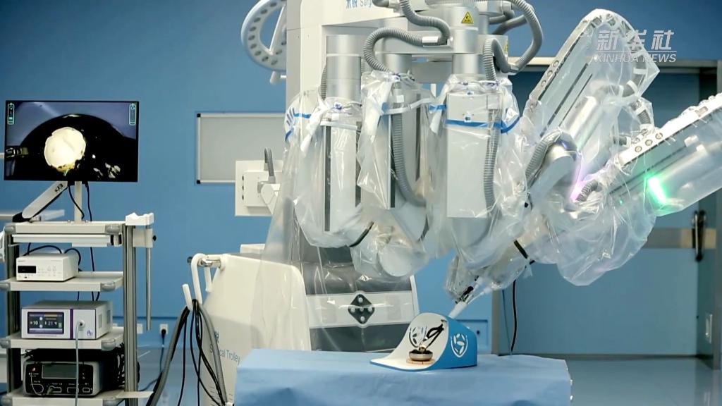 只需一个孔！国产单孔蛇形臂机器人助力超微创手术