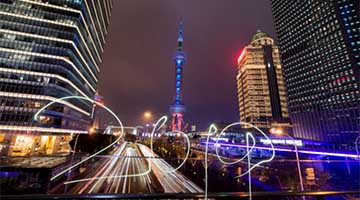 Get这个拍摄技巧 用光绘的方式迎接2019