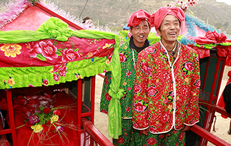 镜头记录碛口婚礼&mdash;&mdash;黄河沿岸&ldquo;吃炒面&rdquo;婚俗的真实写照