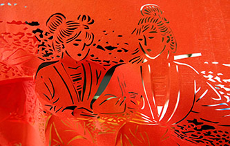 广西河池八米巨幅剪纸长卷创作完成 人物形象神态各异栩栩如生