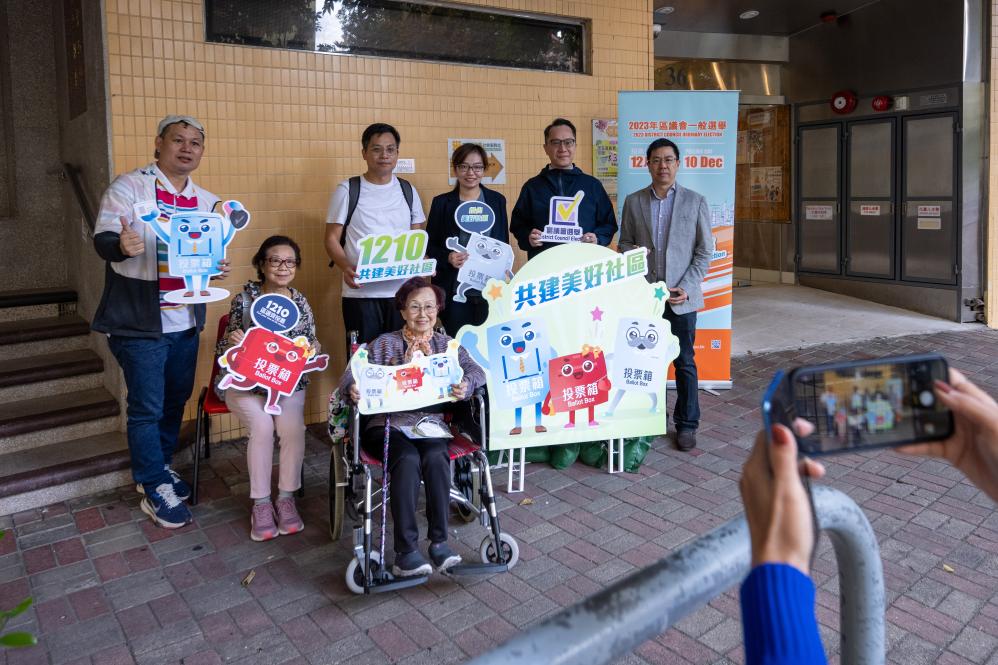 香港举行第七届区议会一般选举 李家超呼吁市民踊跃投票共建美好香港