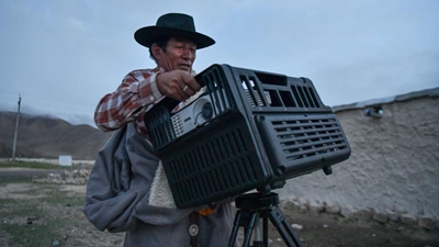 雪域苍穹下，66000次银幕绽放的背后