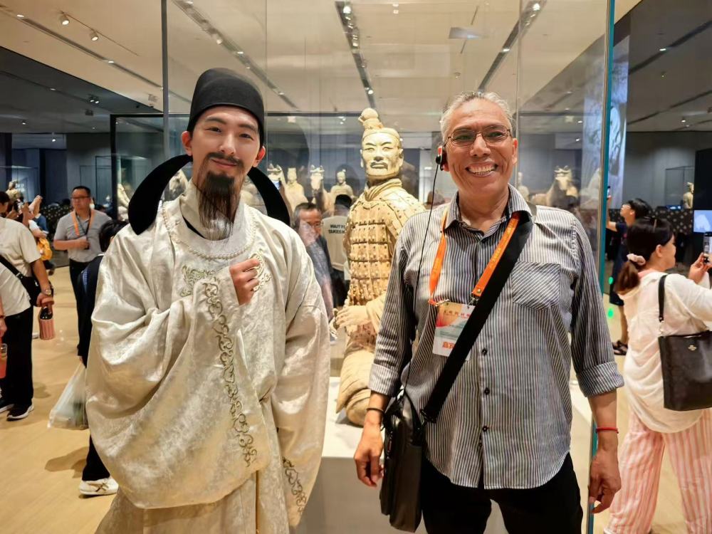 当唐诗韵律邂逅拉美魔幻现实主义