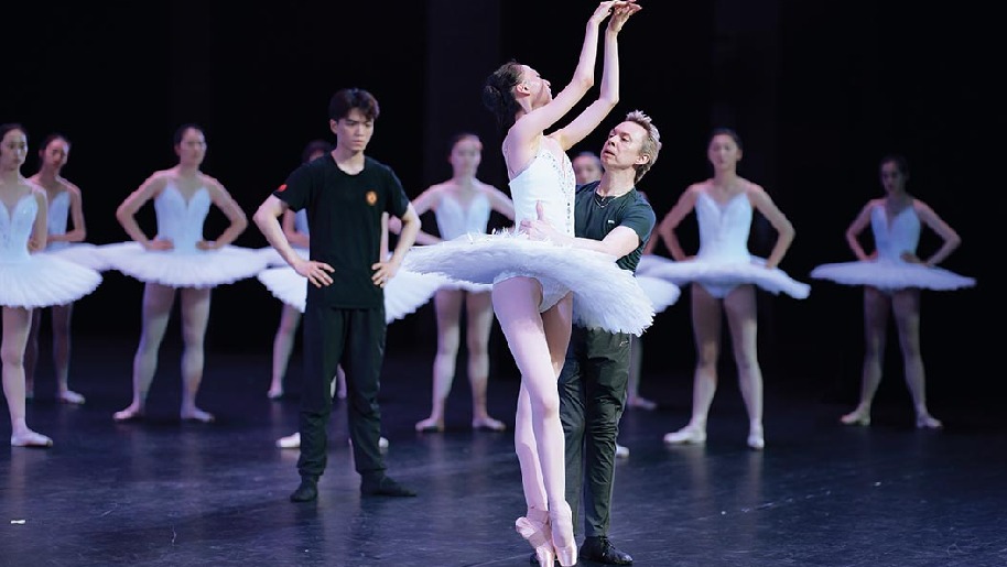 “世纪舞者”马拉霍夫：用芭蕾讲好中国故事