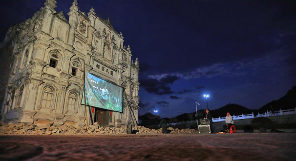 大山里的公益电影放映员