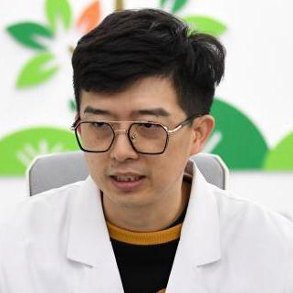 “心灵修复师”柳伟