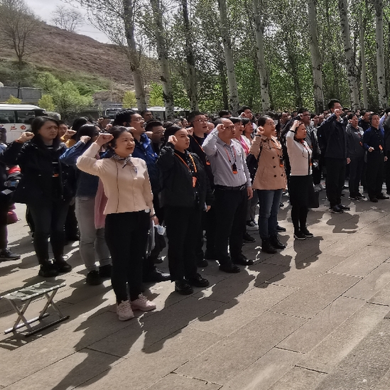 “动车上的专家会诊”55名华西党员医生