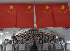 部分援鄂医疗队离开武汉