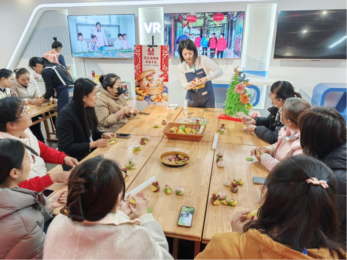 文明聚力 美德同行