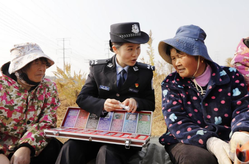 致敬“警察节”| 看一线禁毒民警的“变身记”