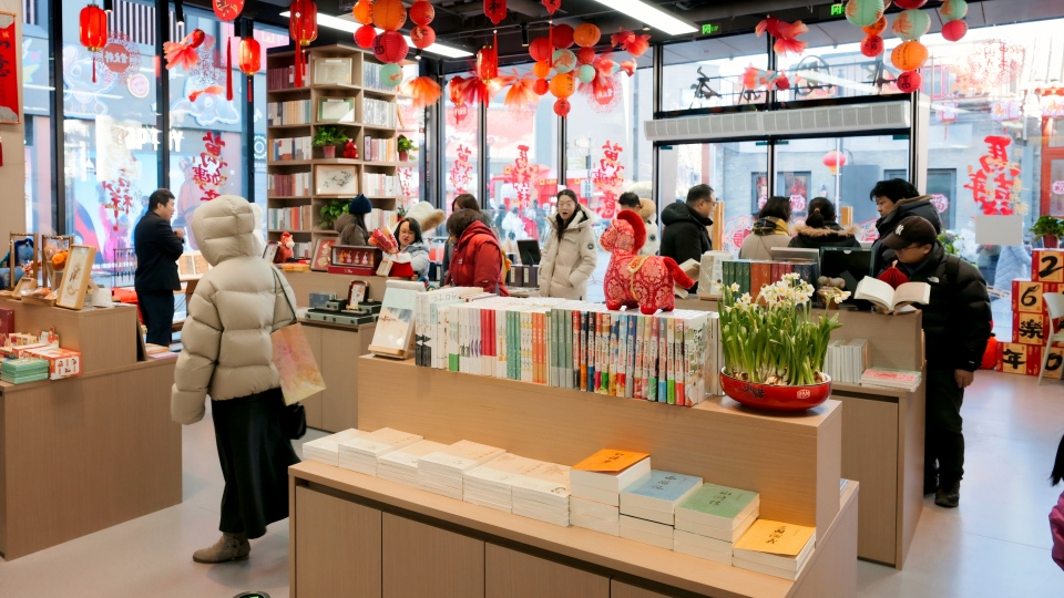 新华网文化观察丨全民阅读促进条例实施，实体书店何为？