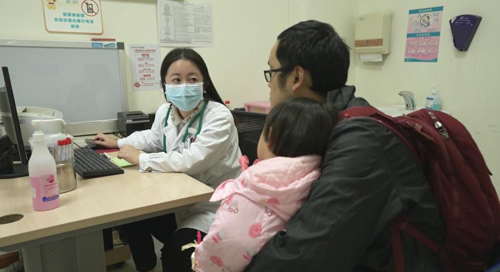 新华全媒+丨儿童感染呼吸道疾病后如何居家护理？何时就医？教授答疑
