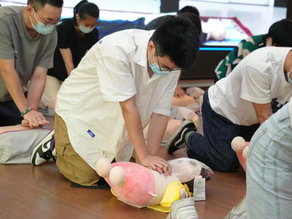 探索心肺复苏培训新模式 中国心胸血管麻醉学会举行高校学生心肺复苏培训