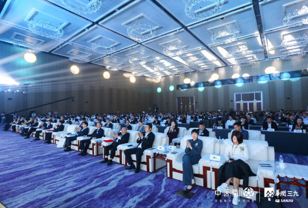 首届中医药生态大会暨中医药产业博览会在深圳国际会展中心盛大开幕
