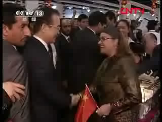 温家宝到迪拜龙城向华侨贺新春