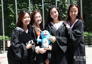 2013中戏校花毕业照网络爆红(组图)