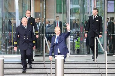 爱尔兰三党批准组建联合政府协议