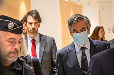 法国前总理菲永夫妇因&ldquo;空饷&rdquo;案获刑