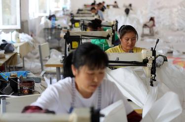 缝纫机&ldquo;嗒嗒嗒&rdquo;奏响脱贫&ldquo;协奏曲&rdquo;