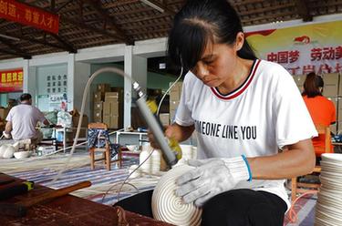 做强小车间破解大难题&mdash;&mdash;广西博白县千方百计保就业