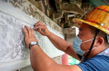 沈阳故宫：修复古建筑油饰彩画