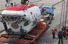 &ldquo;蛟龙号&rdquo;载人潜水器运抵码头