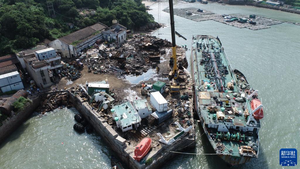 中国海警查获首起涉嫌走私外籍报废船舶案 涉案近5千万