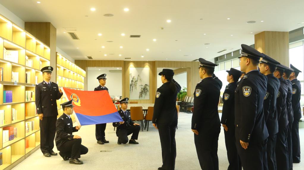 各地政法机关举行活动庆祝第三个中国人民警察节