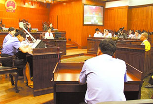 江苏第一案：三名警察出庭证明