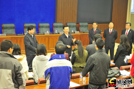 吉林省检察长杨克勤对话"看得见的正义"采访团