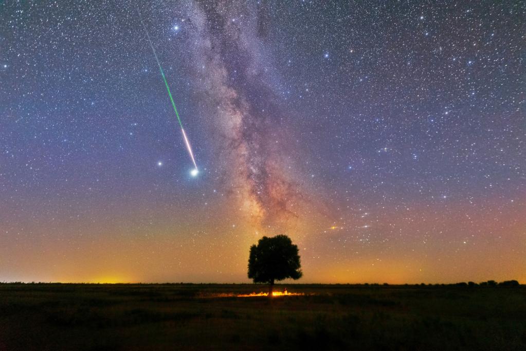 本年度最值得观赏流星雨13日凌晨迎极大 每小时洒落逾百颗流星