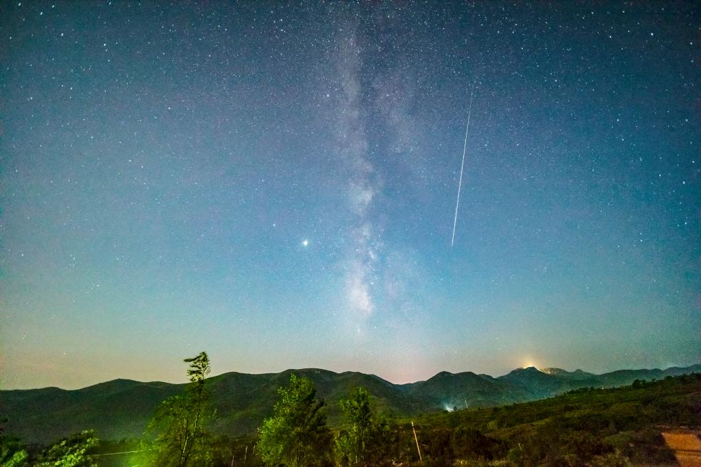 本年度最值得观赏流星雨13日凌晨迎极大 每小时洒落逾百颗流星