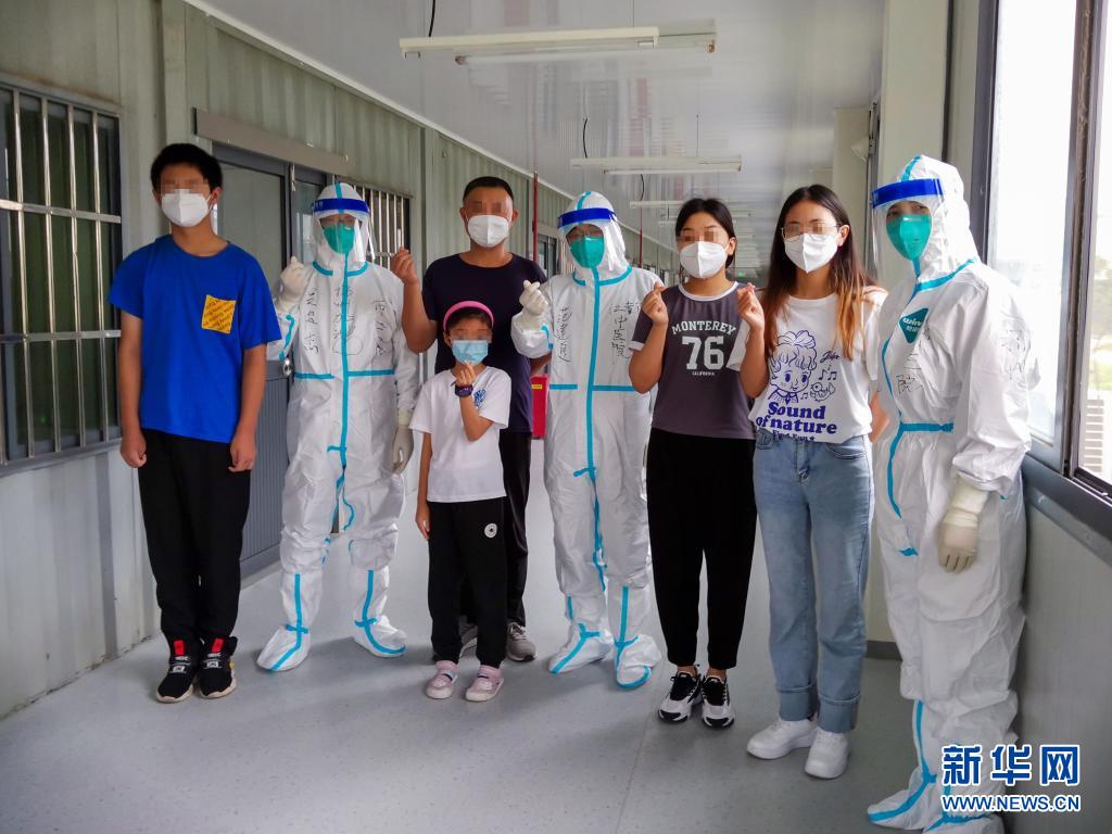 江苏扬州首批5名新冠肺炎治愈患者15日下午出院