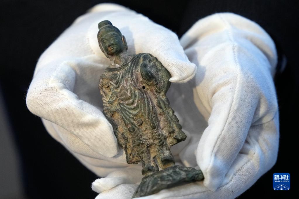 最新考古消息：陕西咸阳发掘3600多座古墓葬