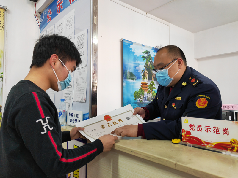 江西南昌县：&ldquo;立等可取&rdquo;高效率 &ldquo;送照上门&rdquo;零距离_fororder_图片1