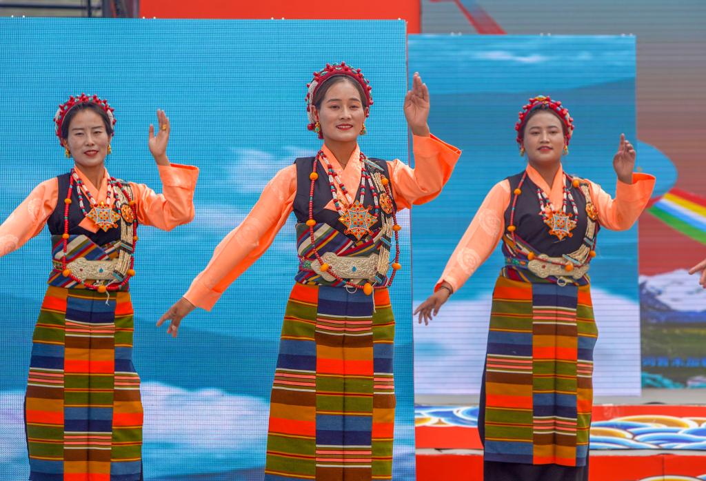 西藏日喀则：以“谐”之名，他们在高原起舞