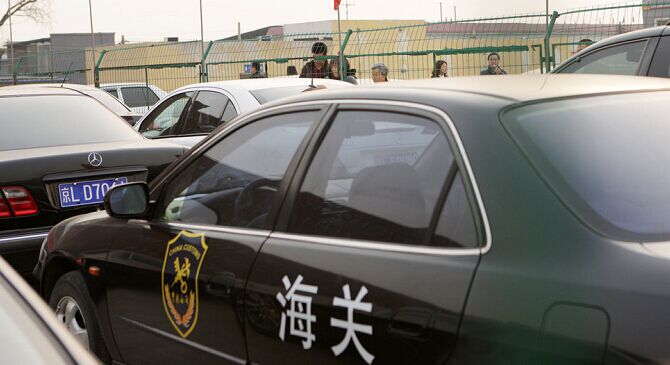 第二批中央公车下周拍卖 买家&ldquo;探班&rdquo;奔驰宝马