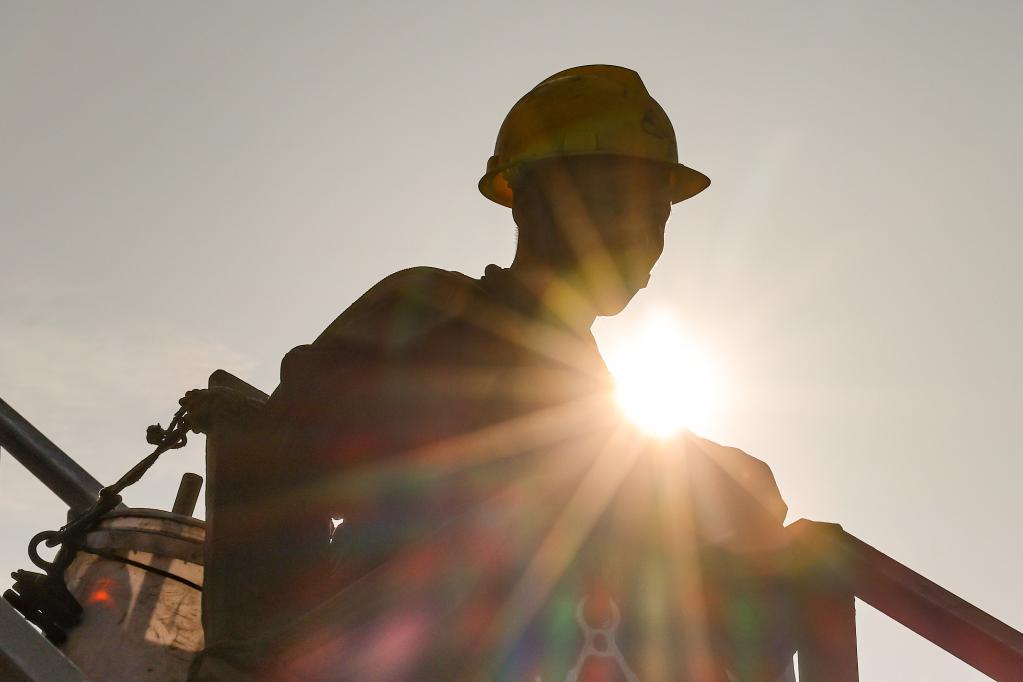 300米高空的&ldquo;蜘蛛人&rdquo;