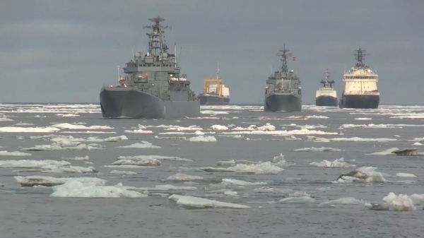 俄海军北方舰队舰艇编队北极航行资料图。（俄国防部官网）
