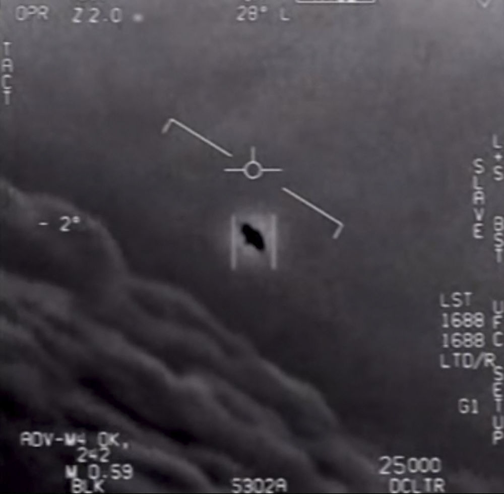 美国海军飞行员2020年4月拍到的UFO。美国防部视频截图