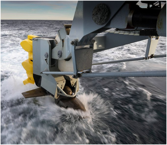 &ldquo;诺森伯兰&rdquo;号护卫舰在演习中投放2087型拖曳声呐阵列