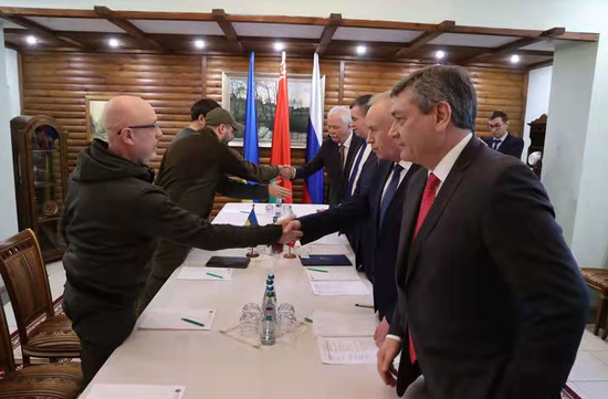 3月3日，俄罗斯与乌克兰在白俄罗斯境内别洛韦日森林进行第二轮谈判。 新华社图片