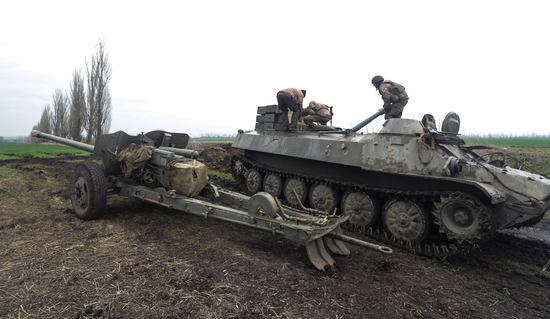 乌克兰军人在顿巴斯地区驻守(资料图)