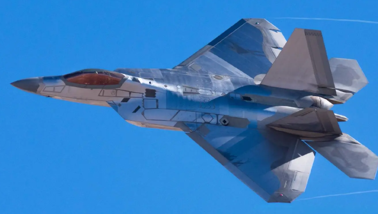 F-22战斗机测试新涂装。