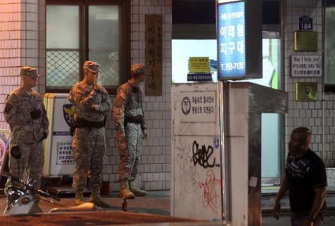 韩国首尔街头的美国大兵(资料图)
